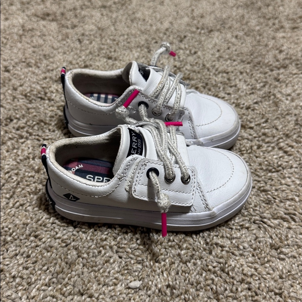 Size 5 Toddler Girl’s Creat Vibe Jr White Shoes with box